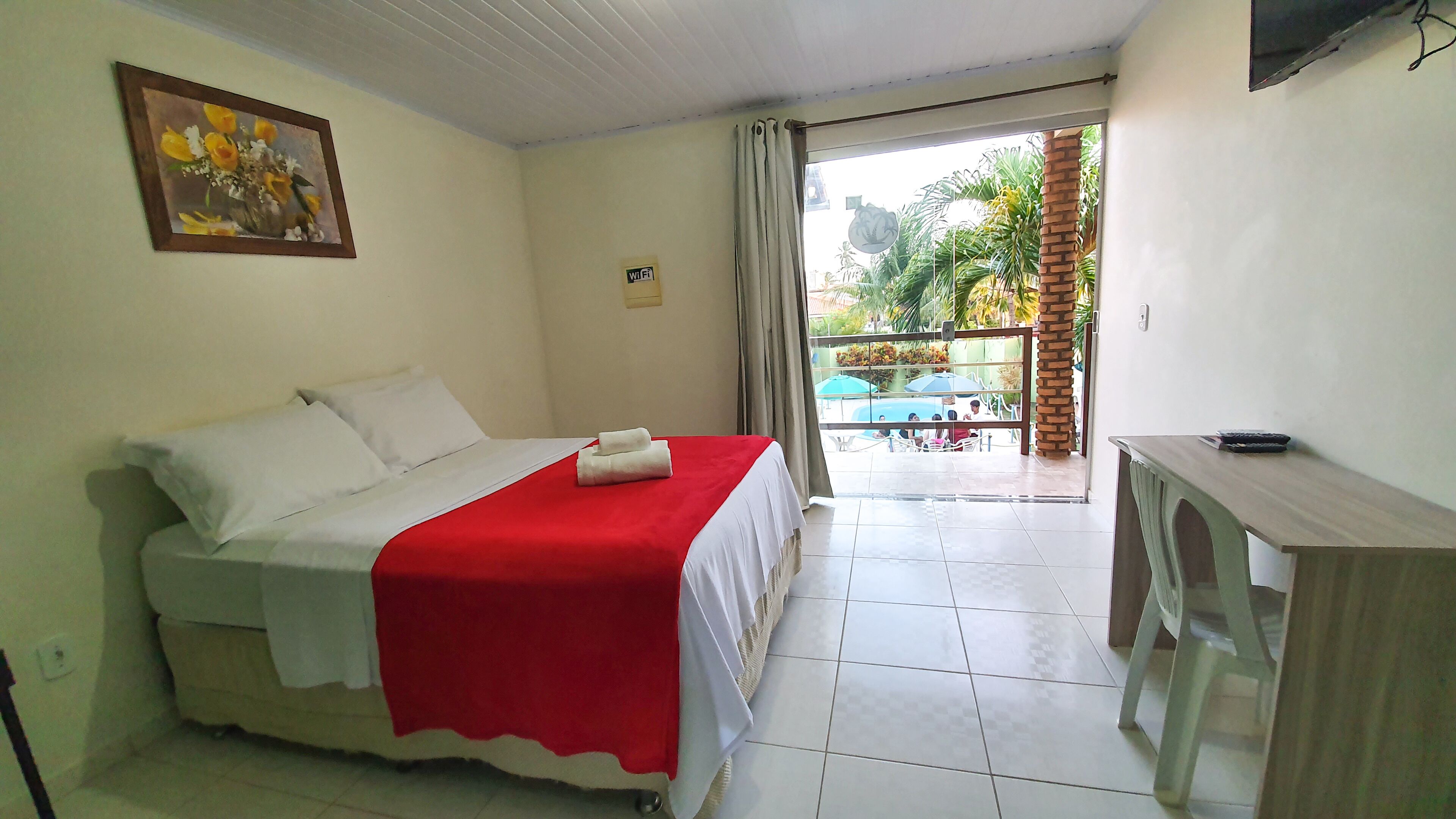 Comfort tweepersoonskamer | Een minibar, een bureau, gratis wifi, beddengoed