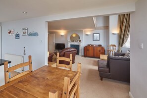 Apartment | Dining room - Sunset View (Whitby)