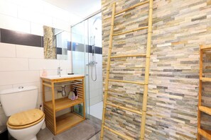 Shower, towels, soap, toilet paper - T3 for 5 people, in the countryside 10 mn from Aix-en-Provence (EGUILLES)