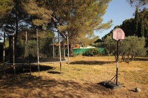 Sports court - T3 for 5 people, in the countryside 10 mn from Aix-en-Provence (EGUILLES)