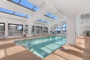 Innendørsbasseng og utendørsbasseng