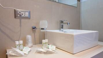Dusche, Regendusche, kostenlose Toilettenartikel, Haartrockner