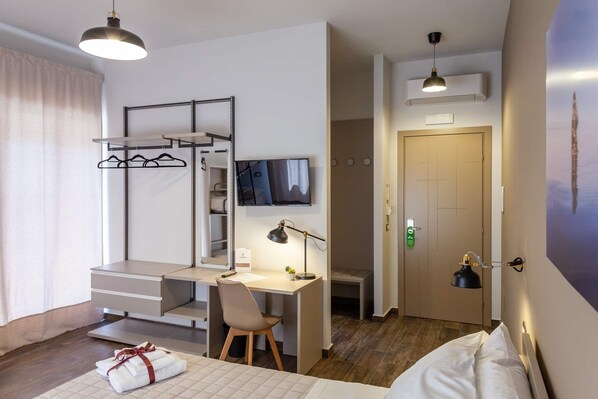 ملاءات للفراش لا تسبب الحساسية ومكتب ومساحة عمل للكمبيوتر المحمول