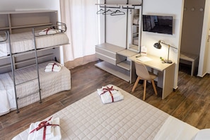 Standard Quadruple Room | Hypo-allergenic bedding, desk, laptop workspace, blackout curtains - Five Rooms Brolo (Brolo)