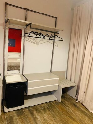 Roba de llit hipoal·lergògena i escriptori 