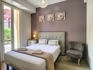 1 室のベッドルーム、アイロン / アイロン台