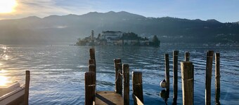 'Casa Pedum'- large apartment with panoramic views of Lake Maggiore + mountain