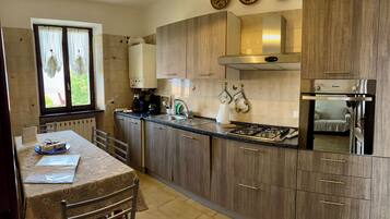 Réfrigérateur, four, plaque de cuisson, lave-vaisselle