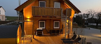 Vacation apartment Geyer - NEW! With barrel sauna