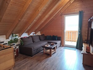 Smart TV, table football