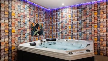 Bain à remous intérieur