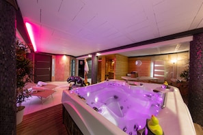 Luxury House, Private Bathroom (Le Domaine du Verger) | Indoor spa tub