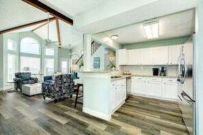 Fridge, microwave, oven, stovetop - Beach Candy - Beachfront Family-Friendly Home! (Freeport)