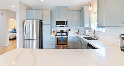 Beautiful 3/2 with incredible beach views and awesome beach bar!