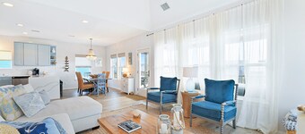 Beautiful 3/2 with incredible beach views and awesome beach bar!