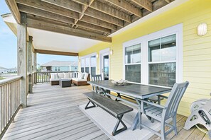 屋外ダイニングエリア