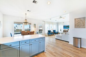 Smart TV, DVD player, books, video library - Beautiful 3/2 with incredible beach views and awesome beach bar! (Galveston)