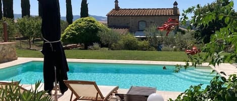 حمّام سباحة خارجي