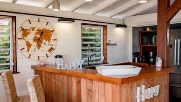 Casa rural exclusiva, piscina privada, vistes a l'oceà (1 or 2 Bedroom for 2 to 4 Guests) | Cuina privada | Bullidora elèctrica