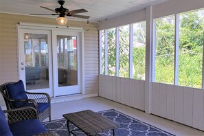 Terrace/patio - Beach escape with screened in patio! (Mexico Beach)