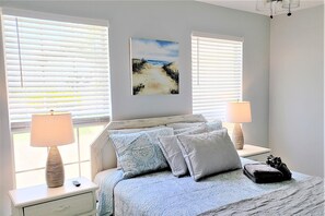 3 bedrooms, iron/ironing board, free WiFi, bed sheets - Beach escape with screened in patio! (Mexico Beach)