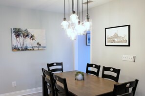 Dining - Beach escape with screened in patio! (Mexico Beach)