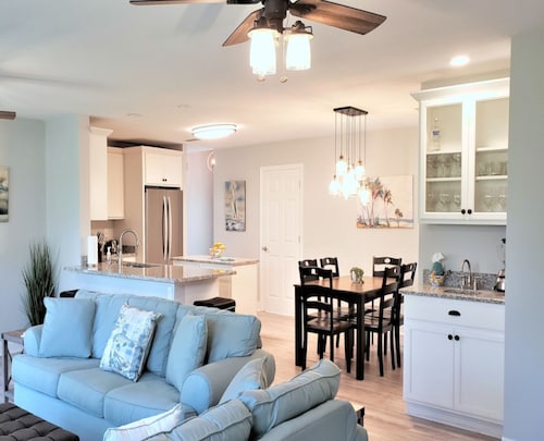 Beach escape with screened in patio!