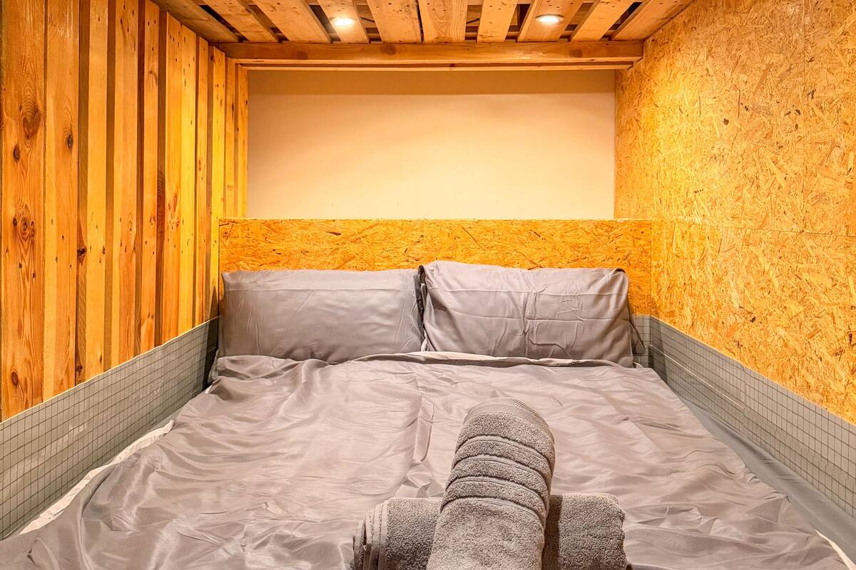 エコノミー ダブルルーム 共用バスルーム