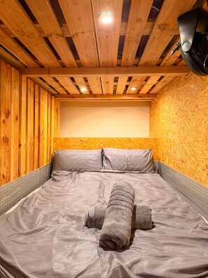 Economy Double Room, Shared Bathroom - Urban Capsule (Dresden)