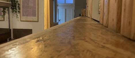 Apartamento, baño privado | Interior