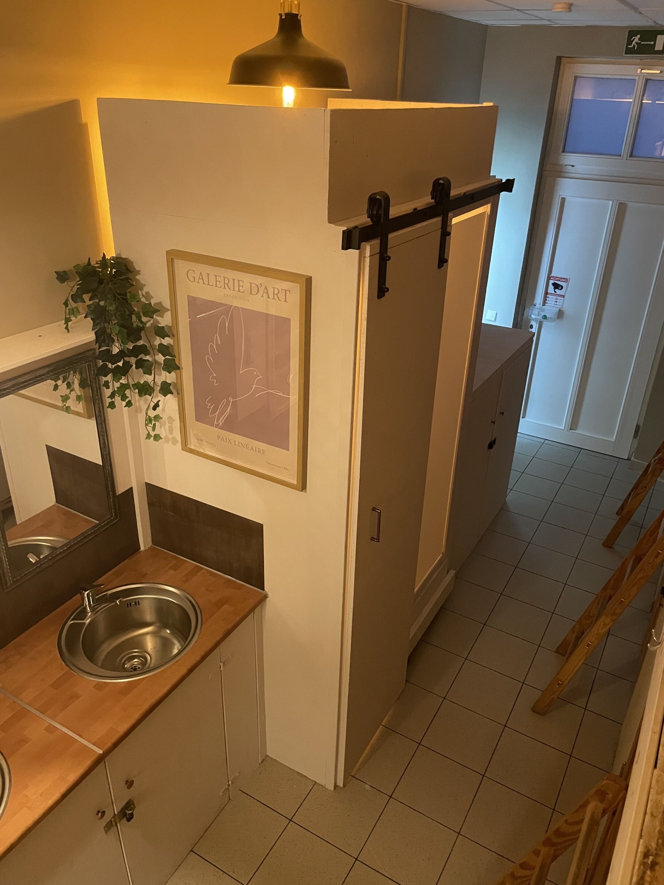 المنشأة من الداخل