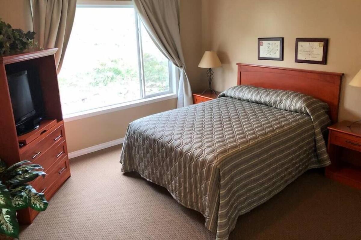 2 bedrooms, iron/ironing board, free cots/infant beds, free WiFi