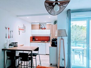 Dining - F2 garage,terrace,wifi,near town hall/train station/richter (Montpellier)