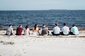 Beach nearby - Newly Renovated Coastal Living Style within 12 minutes of Carrabelle Beach (Lanark Village)