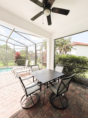 Outdoor dining - Family Sized Disney Home (Clermont)