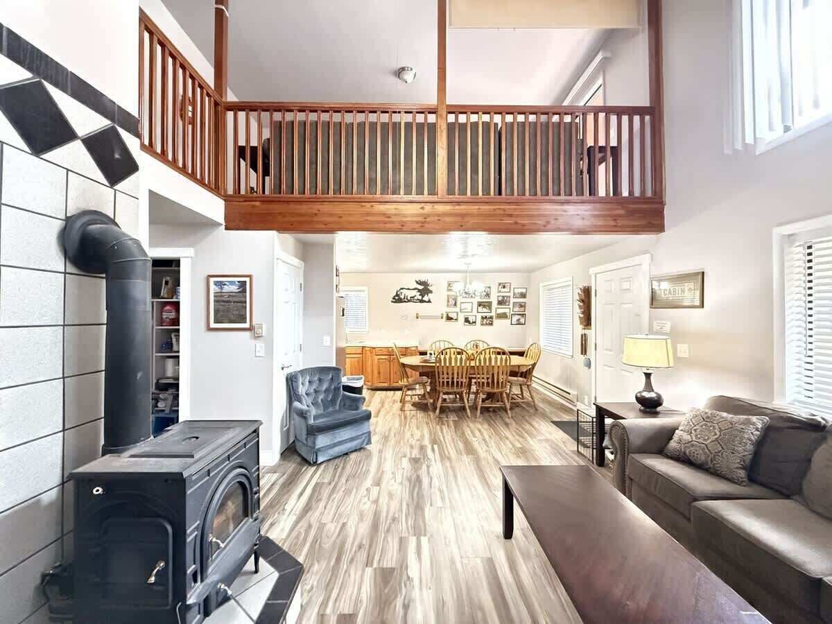 Televisión y chimenea 