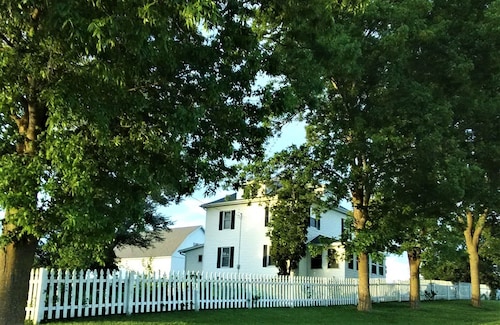  Historic Country Farmhouse for ANY Season!