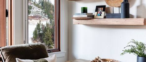 Smart TV, reproductor de DVD, libros, videoteca