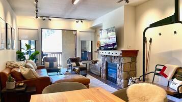 Smart TV, reproductor de DVD, libros y videoteca