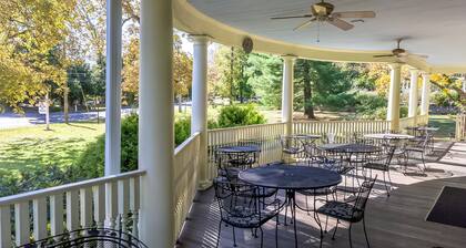 The West Lane Inn - Deluxe Fireplace Double Queen