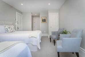 2 bedrooms, iron/ironing board, Internet, bed sheets - The West Lane Inn - Family Suite (Ridgefield)