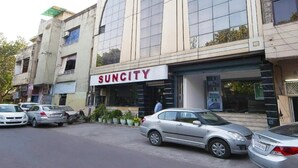 A building with a sign reading "SUNCITY" on the facade. - Sun City (New Delhi)