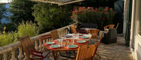 Outdoor dining