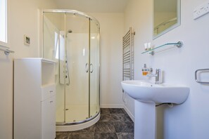 Bathtub - Pauanui Hangar Retreat - Pauanui Holiday Home (Pauanui)