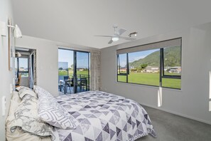 4 bedrooms, iron/ironing board, WiFi