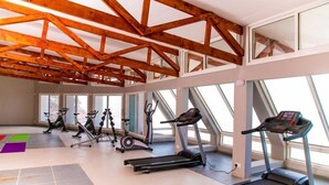 A gym with treadmills, stationary bikes, and elliptical machines. - Tropic Gardens Hotel (Bakau)