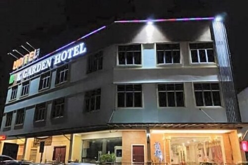K GARDEN HOTEL PARIT BUNTAR