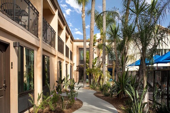 Exterior detail - The Cove Hotel, Ascend Hotel Collection (Long Beach)