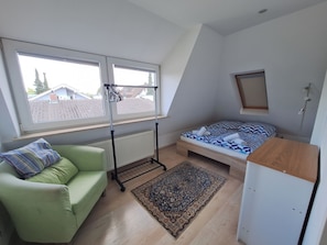 2 bedrooms, iron/ironing board, free WiFi, bed sheets - Sunny apartment with big sundeck (Munich)