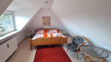 2 bedrooms, iron/ironing board, free WiFi, bed sheets
